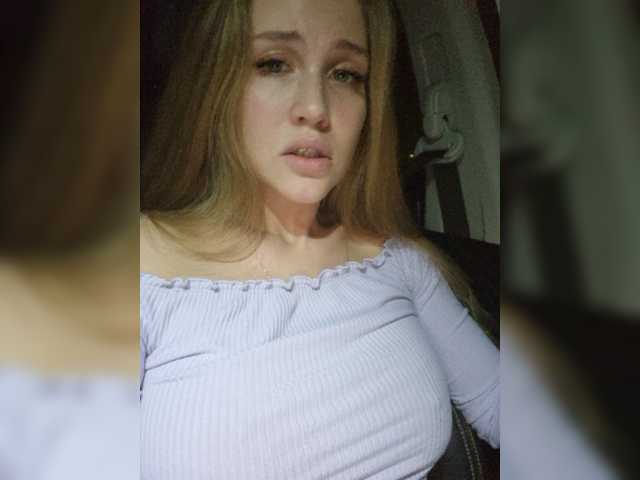 Екранни снимки на излъчване LEILA-ANGELL