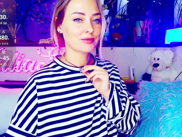 Екранни снимки на излъчване _JuliaSpace_