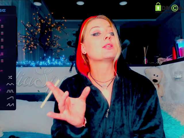 Екранни снимки на излъчване _JuliaSpace_