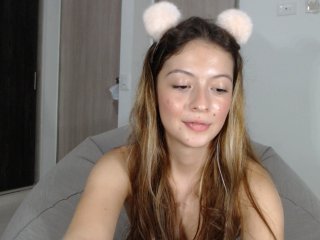 Екранни снимки на излъчване AbellaJade