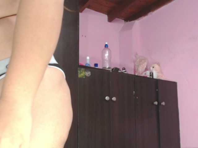 Екранни снимки на излъчване acutegirlxx