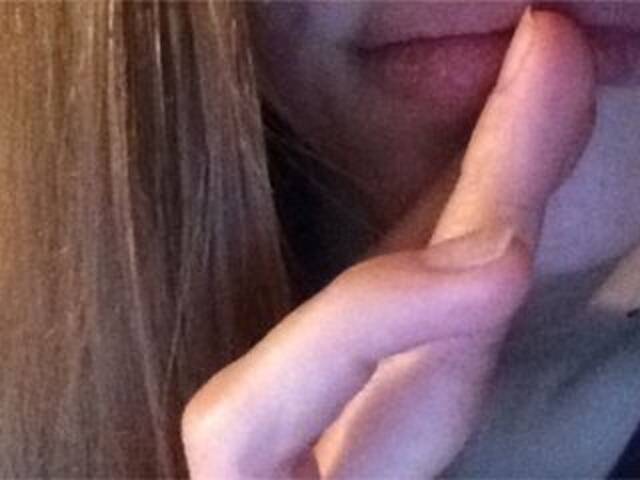 Екранни снимки на излъчване Adel-model