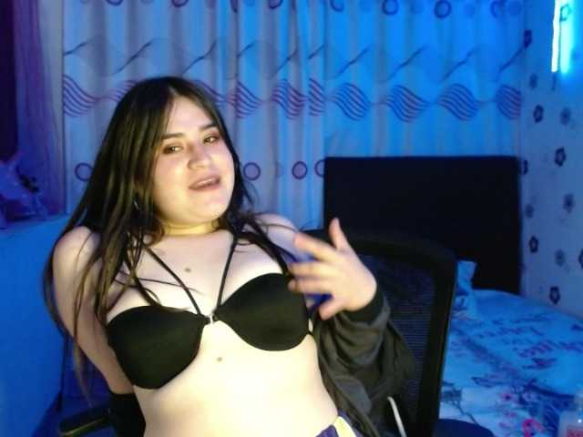 Екранни снимки на излъчване AdeleBlue