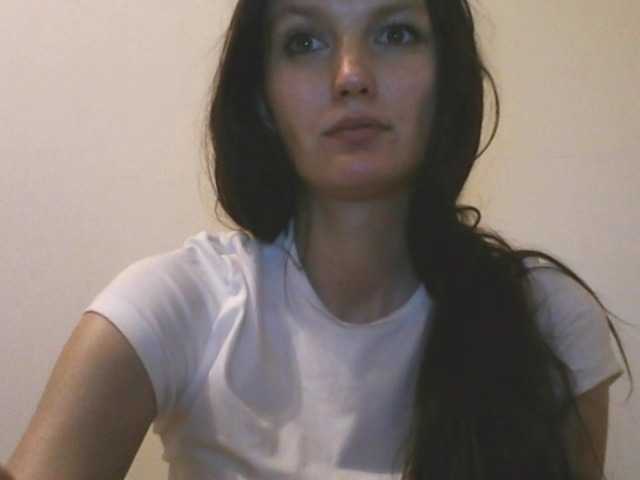 Екранни снимки на излъчване AdelineModel