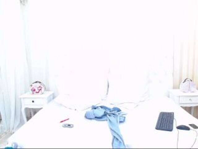 Екранни снимки на излъчване AdellaydeTay