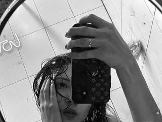 Еротичен видео чат Adri-curly