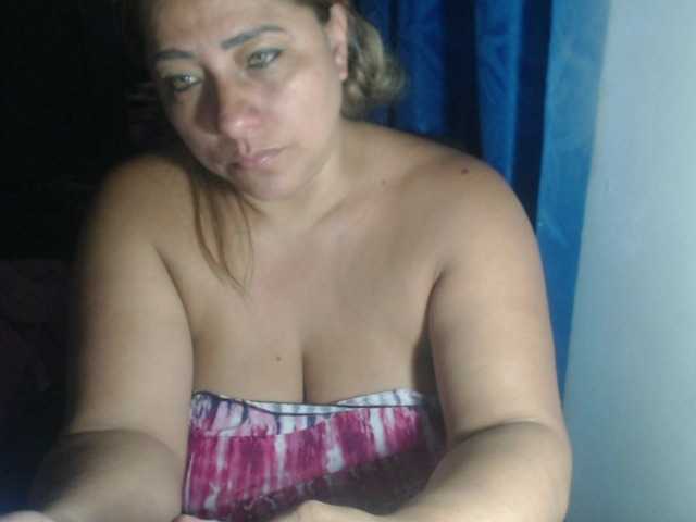 Екранни снимки на излъчване adrianamilf44