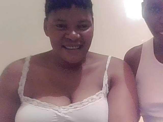 Екранни снимки на излъчване AfricanQueens