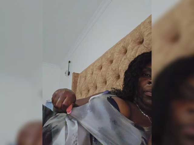Екранни снимки на излъчване AfricanShyQueen1