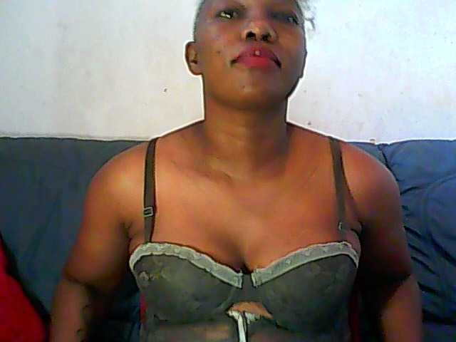 Екранни снимки на излъчване AfriGoddess