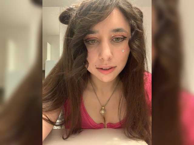 Екранни снимки на излъчване AkiraAi