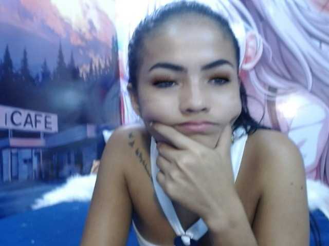 Екранни снимки на излъчване AlanaFonseca