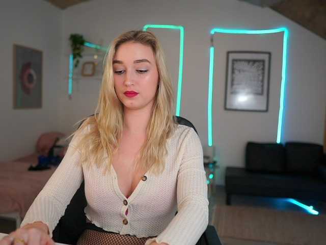 Снимки AlexisTexas18 Hi! I am Alexis 19 yrs old teen, with perfect ass, nice tits and very hot sexy dance moves! Lets have fun with me! Water on my white T-shirt at goal!