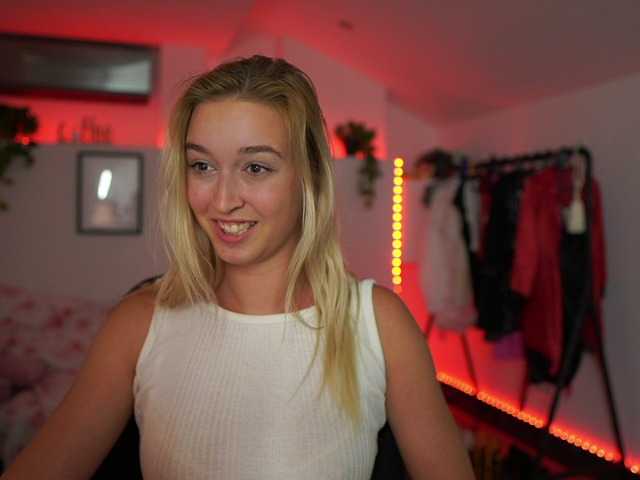 Снимки AlexisTexas18 Hi! I am Alexis 19 yrs old teen, with perfect ass, nice tits and very hot sexy dance moves! Lets have fun with me! Water on my white T-shirt at goal!