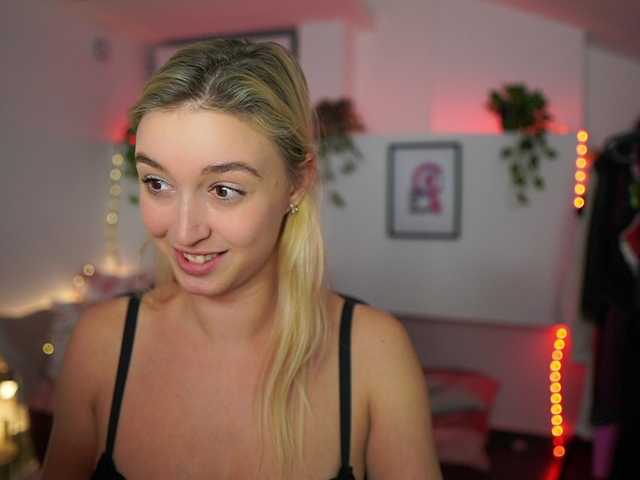 Снимки AlexisTexas18 Hi! I am Alexis 19 yrs old teen, with perfect ass, nice tits and very hot sexy dance moves! Lets have fun with me! Water on my white T-shirt at goal!