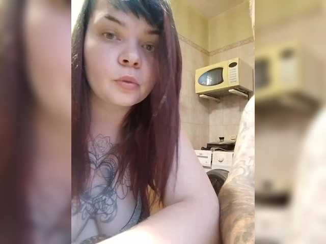 Екранни снимки на излъчване AliceFoxy777