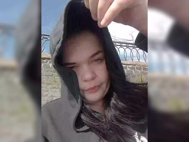 Екранни снимки на излъчване AliceFoxy777