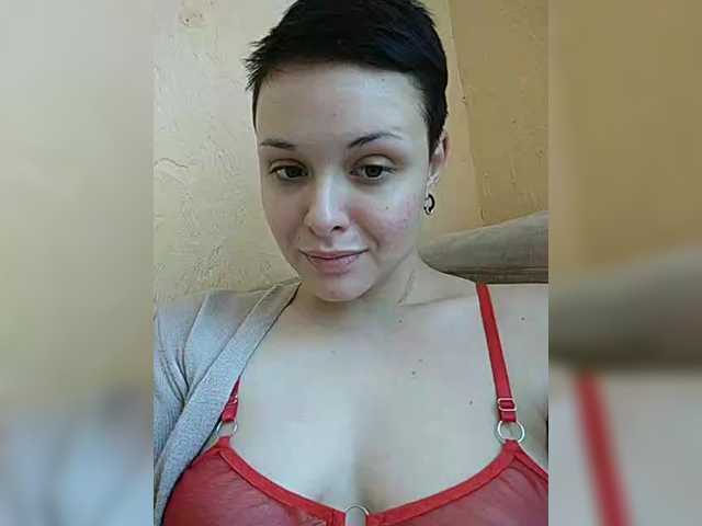 Екранни снимки на излъчване Katy_Manson