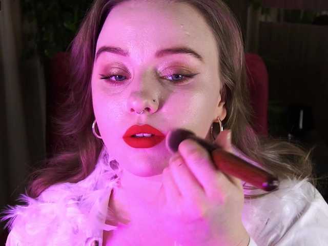 Екранни снимки на излъчване AliceMoonL