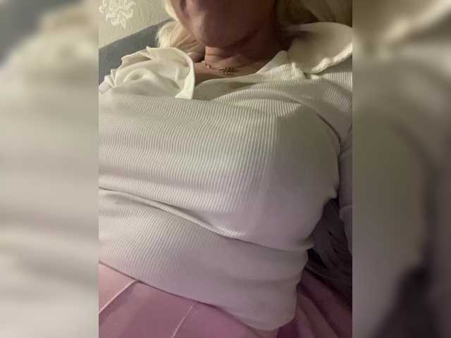 Екранни снимки на излъчване AlisaKisa555