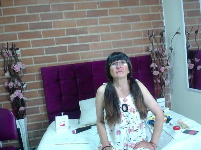 Снимки amanda-mature I'm #mature a little hot, if you have fantasies about older women you can fulfill them with me #hairy #skinny #fingering
