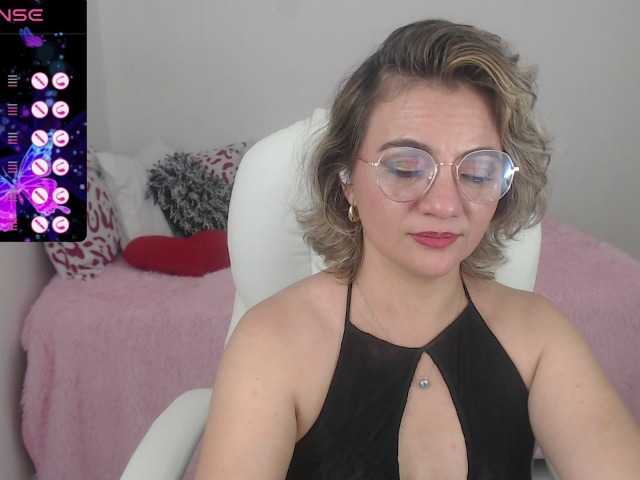 Снимки ana-hotmilf How are we going to have fun today?