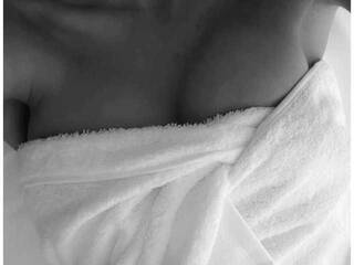 Еротичен видео чат Angie-Delores