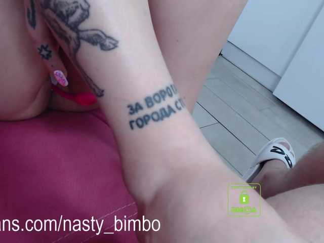 Екранни снимки на излъчване AnnaCrimsFuck
