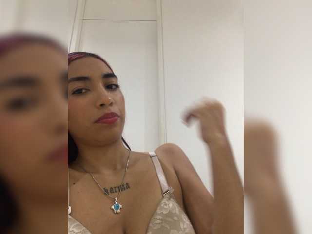 Екранни снимки на излъчване annikha-09