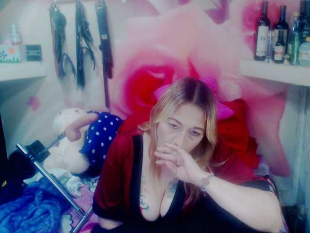 Снимки annysalazar Hello, welcome to my room! : Please, without demands! Pray or ask! First advice! My Lovense is active, I will be very happy if you make my pussy wet even more.