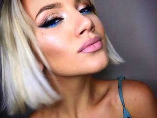 Еротичен видео чат AprilJuicy