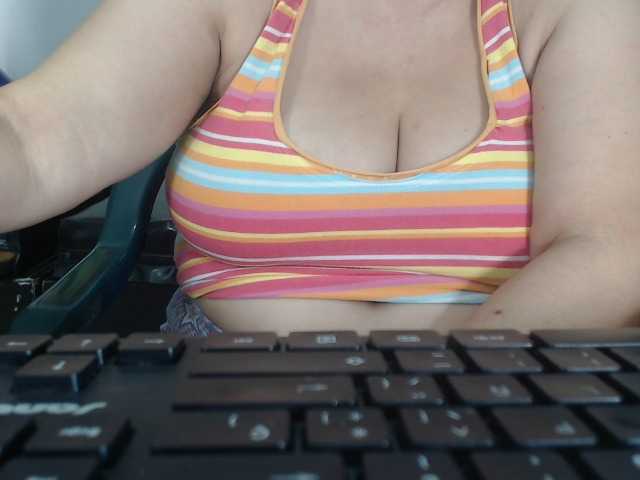 Снимки ARDIMATURESEX #bbw #bigbelly #bigboobs #grandmother Lovense Lush : Device that vibrates longer at your tips and gives me pleasures #lovense