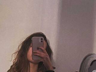 Еротичен видео чат AriellaFerr00