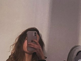 Еротичен видео чат AriellaFerr00