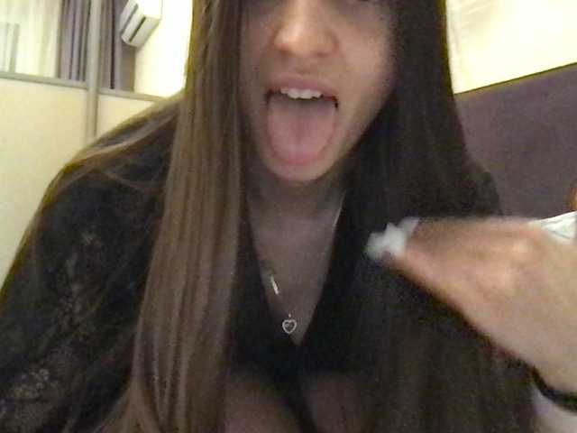 Екранни снимки на излъчване NICOLL_KISS_ME