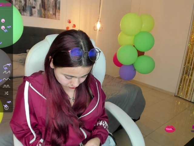 Екранни снимки на излъчване AshelyGirl