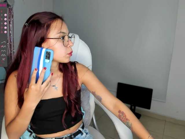 Екранни снимки на излъчване AshelyGirl