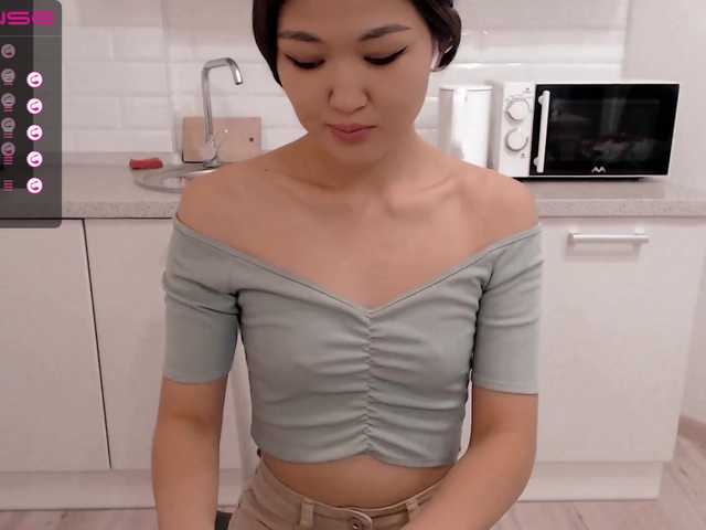 Екранни снимки на излъчване AsianMilly