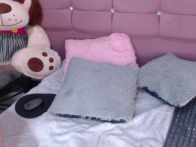 Екранни снимки на излъчване AstridJones