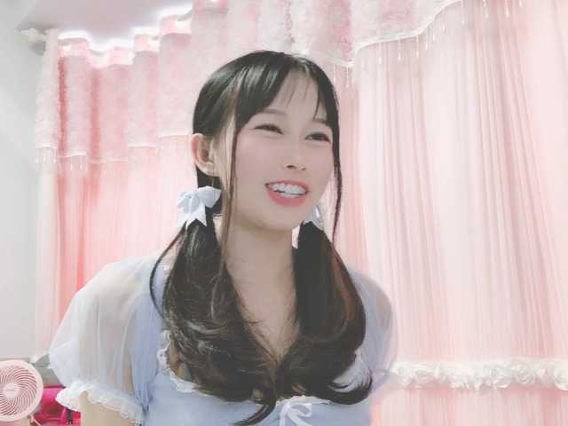 Екранни снимки на излъчване AyleeBloom