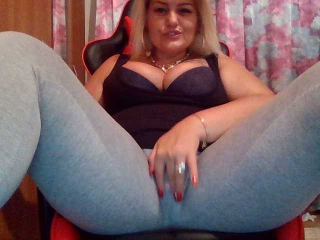 Екранни снимки на излъчване babydoolsexy
