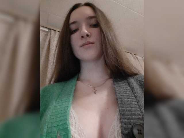 Екранни снимки на излъчване Naughty__Girl