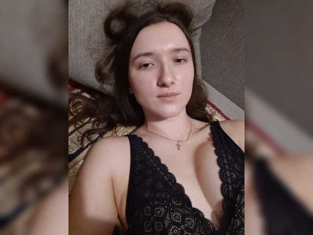 Екранни снимки на излъчване Naughty__Girl