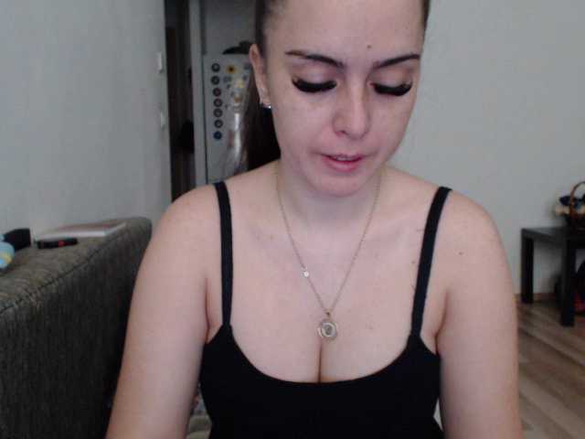 Снимки BeHappyBeYOU Hello ,Welcome to my room . I'm Kate #lovense #lush #bigtitts Show in full pvt :) Shower show at 1868