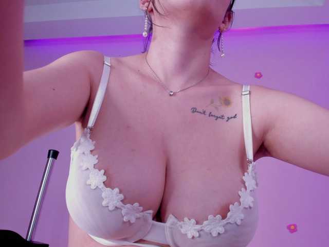 Снимки bella-adams Hey! im so happy u be here with me ♥ let's have fun ♥ #latina #skinny #bigboobs #bigtits #bigass #squirt #blonde #cute