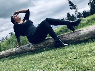 Еротичен видео чат bella-devil