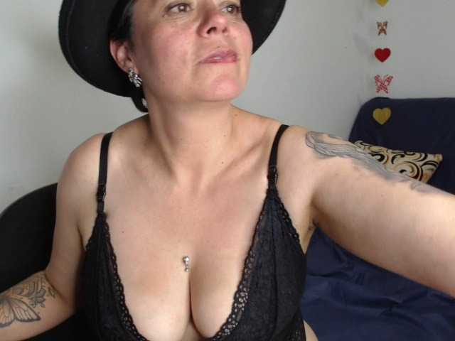 Екранни снимки на излъчване bella-devil