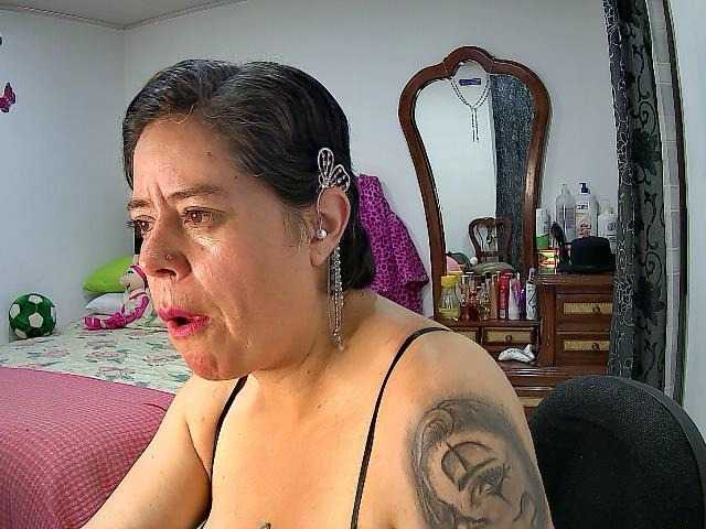 Екранни снимки на излъчване bella-devil