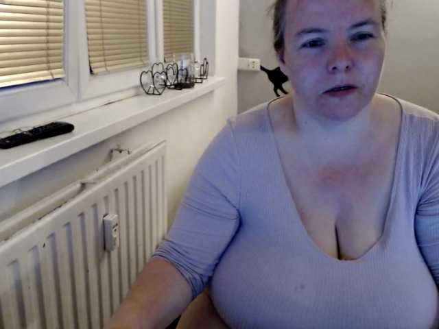 Снимки Bessy123 squirt group,lovense, play breasts play pussy, play ass + toy spy, group oil body, group. tits here 10, naked, body 20, squirt pvt, lovense spy