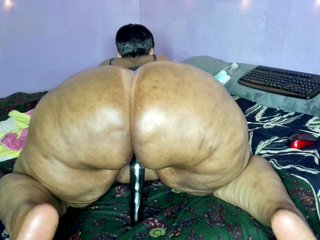 Еротичен видео чат Big-Ass-Wilma